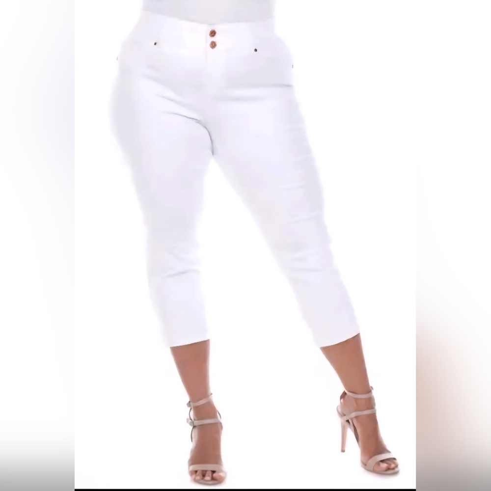 NWT White Mark Women's White Capris Plus Size 20